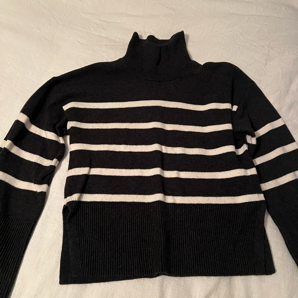 Banana Republic Stripe Turtleneck Sweater in Charcoal Grey size XS - Picture 2 of 4